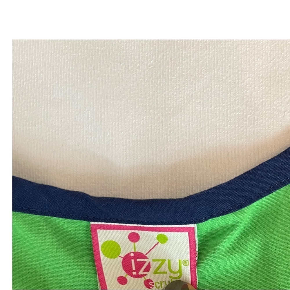 Bundle of Two Women’s Scrubs Top Size: XS - Picture 4 of 8